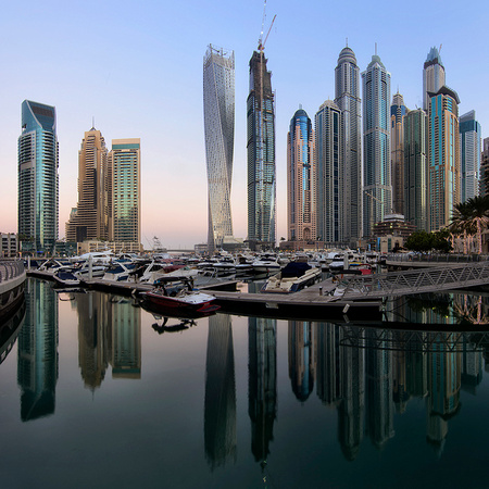 Cayan Tower Dubai Marina